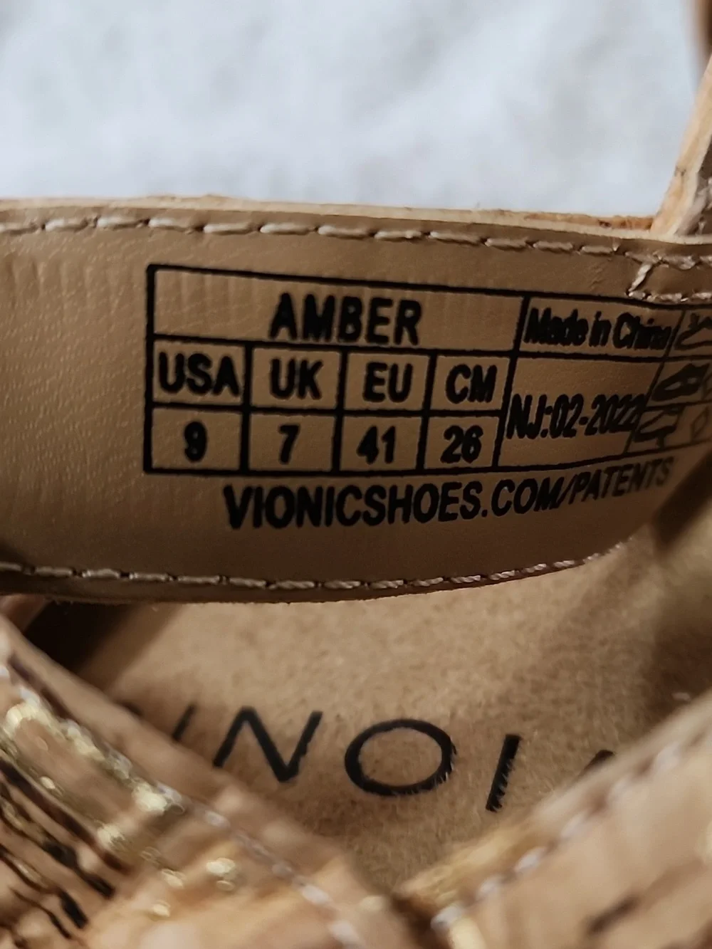 Vionic Amber Women's Cork-Textured Tan & Gold Sandals Size 9 Preowned - Picture 10 of 10